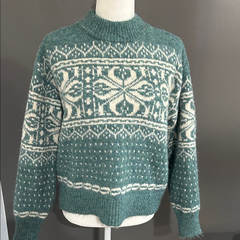 Universal Thread Blue and White Knit Sweater